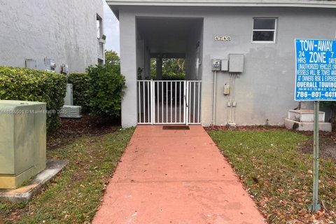 House in Doral, Florida 3 bedrooms, 104.05 sq.m. № 1438548 - photo 17