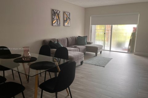 House in Doral, Florida 3 bedrooms, 104.05 sq.m. № 1438548 - photo 3