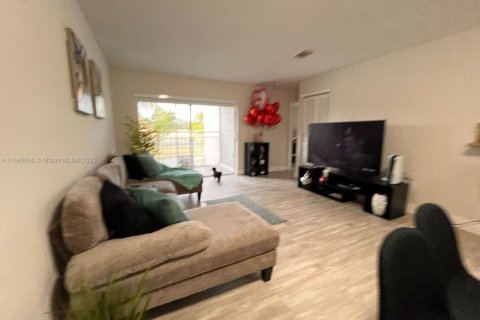 House in Doral, Florida 3 bedrooms, 104.05 sq.m. № 1438548 - photo 4