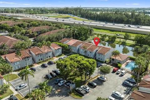 House in Doral, Florida 3 bedrooms, 104.05 sq.m. № 1438548 - photo 21