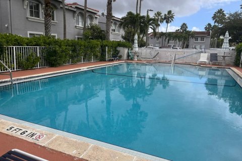 House in Doral, Florida 3 bedrooms, 104.05 sq.m. № 1438548 - photo 18