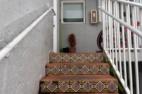 House in Doral, Florida 3 bedrooms, 104.05 sq.m. № 1438548 - photo 16