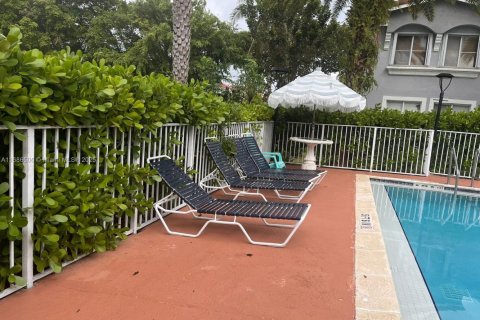 House in Doral, Florida 3 bedrooms, 104.05 sq.m. № 1438548 - photo 19
