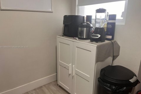 House in Doral, Florida 3 bedrooms, 104.05 sq.m. № 1438548 - photo 11