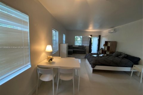 Condo in Miami Beach, Florida  № 1931145 - photo 3