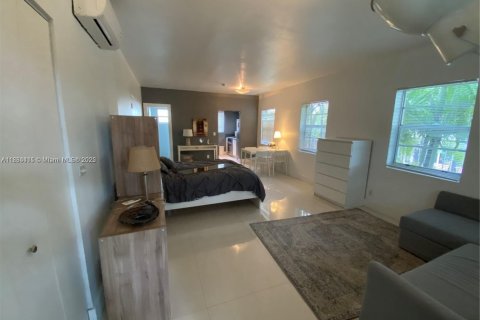 Condo in Miami Beach, Florida  № 1931145 - photo 4