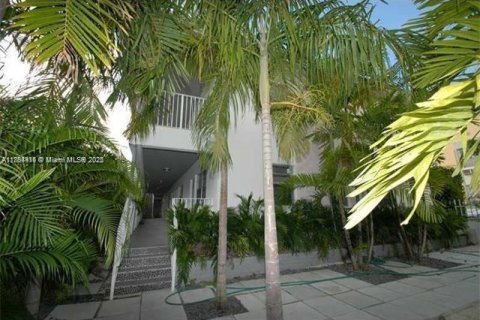 Condo in Miami Beach, Florida  № 1931145 - photo 14