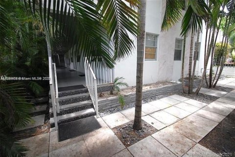 Condo in Miami Beach, Florida  № 1931145 - photo 13