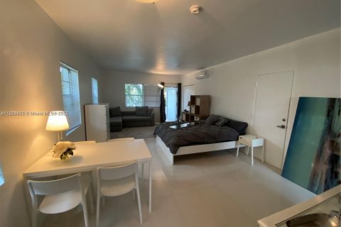 Condo in Miami Beach, Florida  № 1931145 - photo 2