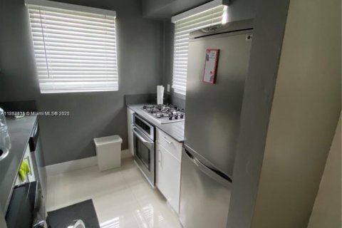 Condo in Miami Beach, Florida  № 1931145 - photo 9