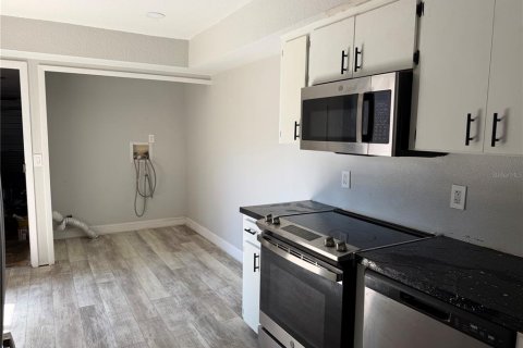 Townhouse in Fern Park, Florida 3 bedrooms, 143.16 sq.m. № 2383742 - photo 8