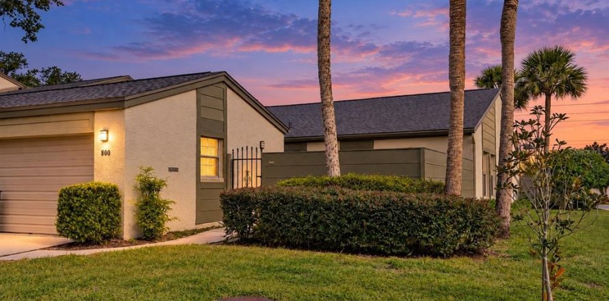 Townhouse in Fern Park, Florida 3 bedrooms, 143.16 sq.m. № 2383742