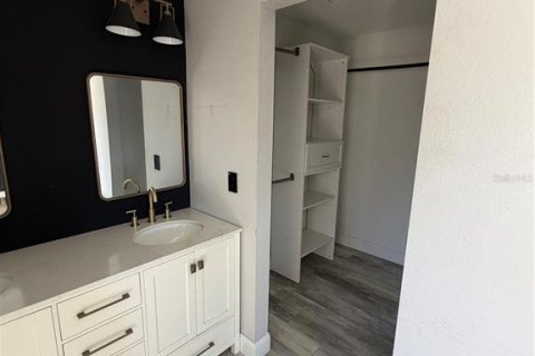 Townhouse in Fern Park, Florida 3 bedrooms, 143.16 sq.m. № 2383742 - photo 13