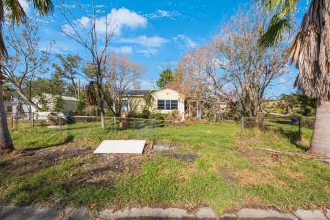 Terreno en venta en Saint Petersburg, Florida № 1555222 - foto 12