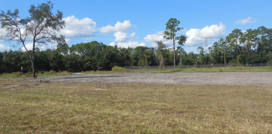 Propiedad comercial en Palatka, Florida № 765382