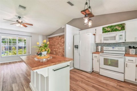 House in San Antonio, Florida 3 bedrooms, 106.09 sq.m. № 1884459 - photo 17