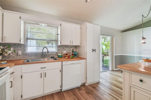 House in San Antonio, Florida 3 bedrooms, 106.09 sq.m. № 1884459 - photo 18