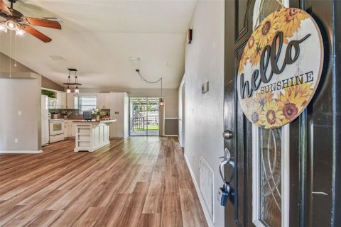 House in San Antonio, Florida 3 bedrooms, 106.09 sq.m. № 1884459 - photo 10