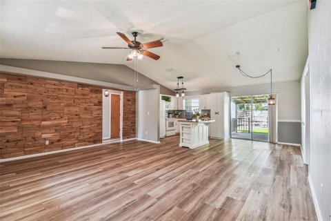 House in San Antonio, Florida 3 bedrooms, 106.09 sq.m. № 1884459 - photo 11