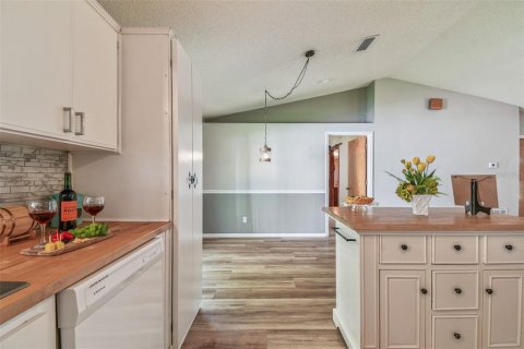 House in San Antonio, Florida 3 bedrooms, 106.09 sq.m. № 1884459 - photo 27