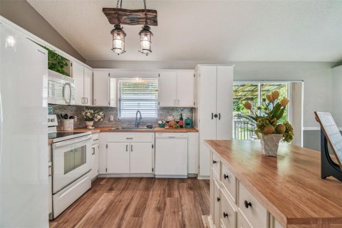 House in San Antonio, Florida 3 bedrooms, 106.09 sq.m. № 1884459 - photo 28