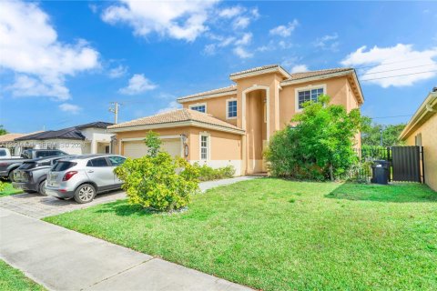 Villa ou maison à vendre à Cutler Bay, Floride: 3 chambres, 197.7 m2 № 2068316 - photo 2