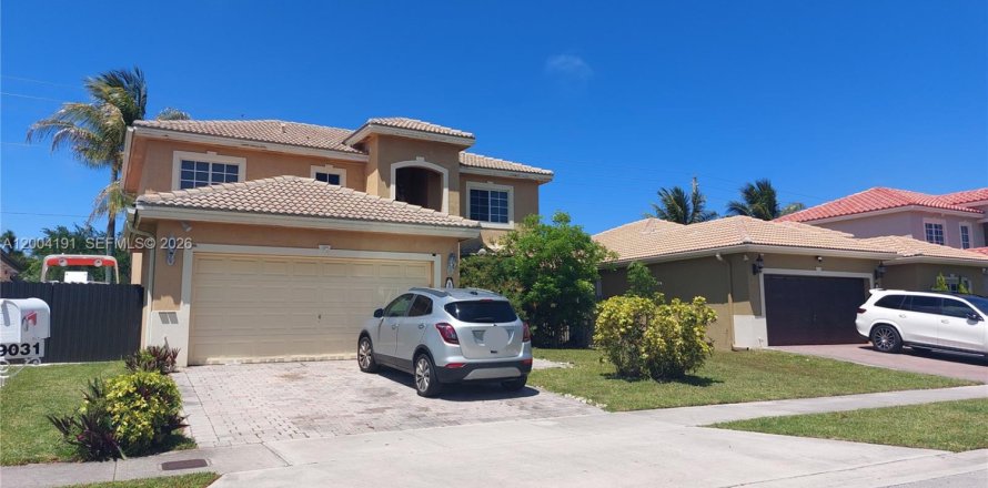 Villa ou maison à Cutler Bay, Floride 3 chambres, 197.7 m2 № 2068316