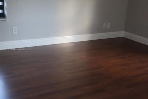 Снять в аренду таунхаус в Дейви, Флорида 3 спальни, 175.03м2, № 1945593 - фото 20