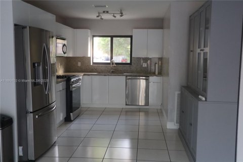 Снять в аренду таунхаус в Дейви, Флорида 3 спальни, 175.03м2, № 1945593 - фото 9