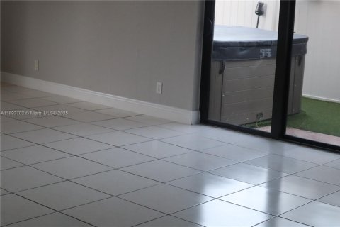 Снять в аренду таунхаус в Дейви, Флорида 3 спальни, 175.03м2, № 1945593 - фото 6