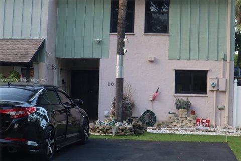 Снять в аренду таунхаус в Дейви, Флорида 3 спальни, 175.03м2, № 1945593 - фото 1