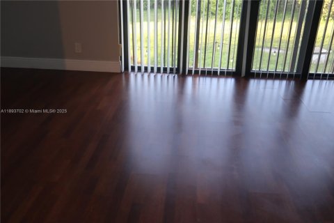 Снять в аренду таунхаус в Дейви, Флорида 3 спальни, 175.03м2, № 1945593 - фото 24