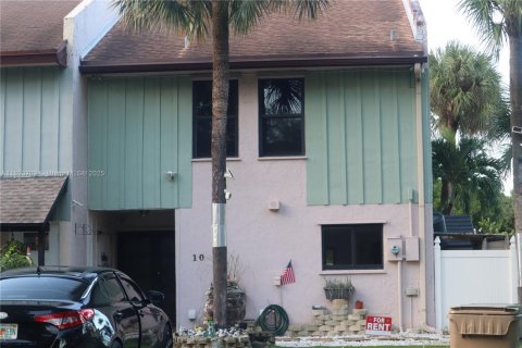 Снять в аренду таунхаус в Дейви, Флорида 3 спальни, 175.03м2, № 1945593 - фото 2