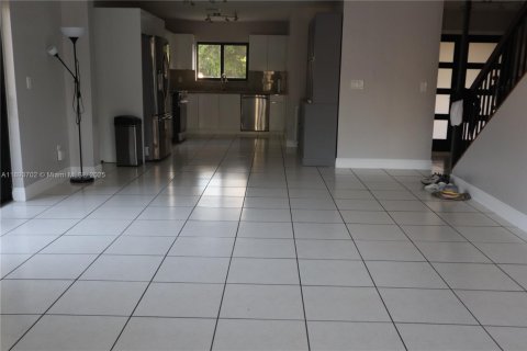 Снять в аренду таунхаус в Дейви, Флорида 3 спальни, 175.03м2, № 1945593 - фото 15