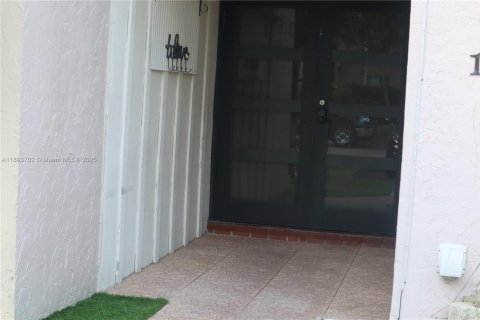 Снять в аренду таунхаус в Дейви, Флорида 3 спальни, 175.03м2, № 1945593 - фото 4