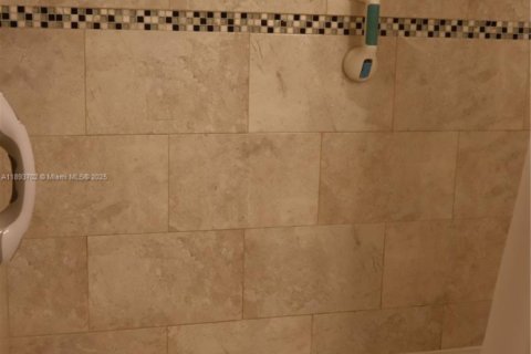 Снять в аренду таунхаус в Дейви, Флорида 3 спальни, 175.03м2, № 1945593 - фото 23