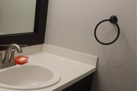 Снять в аренду таунхаус в Дейви, Флорида 3 спальни, 175.03м2, № 1945593 - фото 16