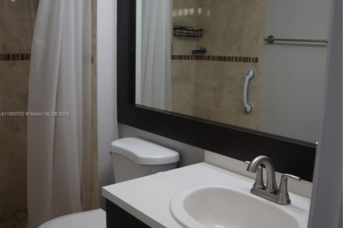 Снять в аренду таунхаус в Дейви, Флорида 3 спальни, 175.03м2, № 1945593 - фото 28