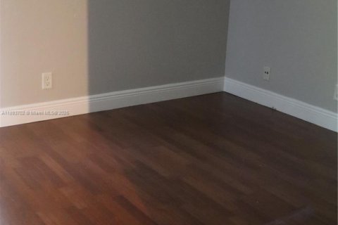 Снять в аренду таунхаус в Дейви, Флорида 3 спальни, 175.03м2, № 1945593 - фото 19