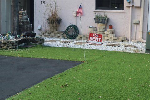 Снять в аренду таунхаус в Дейви, Флорида 3 спальни, 175.03м2, № 1945593 - фото 3