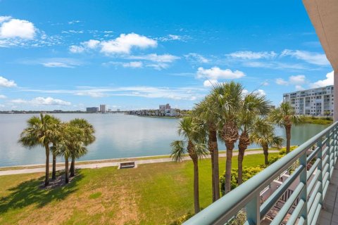 Condominio en venta en Saint Pete Beach, Florida, 2 dormitorios, 117.52 m2 № 1251945 - foto 3