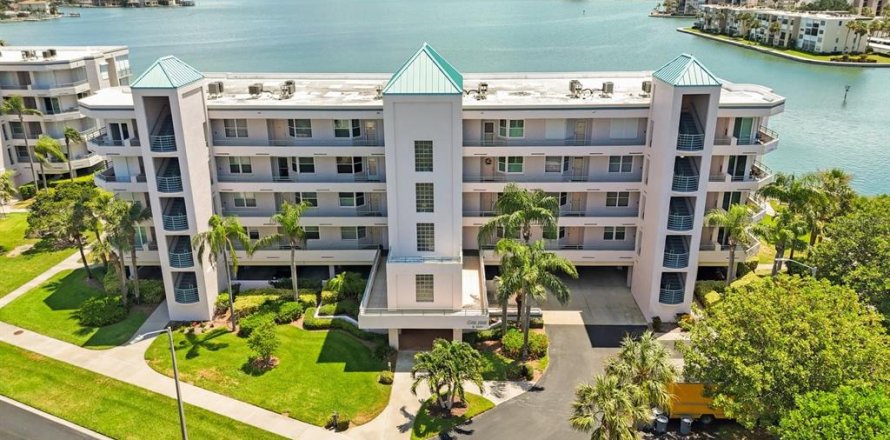 Condominio en Saint Pete Beach, Florida, 2 dormitorios № 1251945