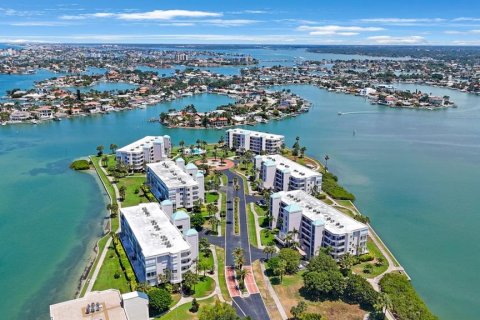 Condominio en venta en Saint Pete Beach, Florida, 2 dormitorios, 117.52 m2 № 1251945 - foto 4