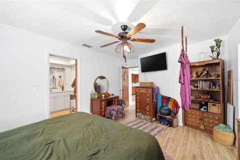 House in New Port Richey, Florida 2 bedrooms, 165.27 sq.m. № 2107713 - photo 25