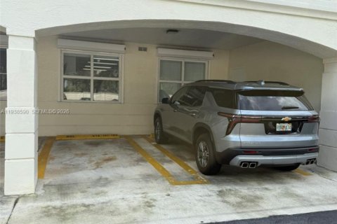 Commercial property in Miami, Florida № 1997639 - photo 17