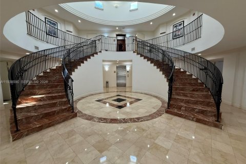 Commercial property in Miami, Florida № 1997639