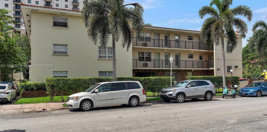 Studio à Condo à Coral Gables, Floride № 1887658
