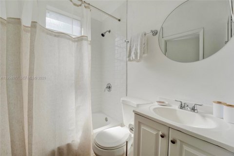 Apartment in Miami, Florida 2 bedrooms, 74.32 sq.m. № 2019667 - photo 12