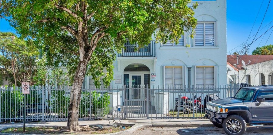 Apartment in Miami, Florida 2 bedrooms, 74.32 sq.m. № 2019667