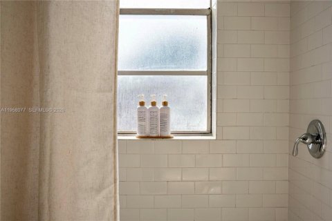 Apartment in Miami, Florida 2 bedrooms, 74.32 sq.m. № 2019667 - photo 13